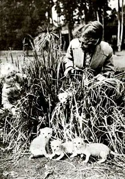 Betty Harte y Baby Lillian Wade - c.&nbsp;1914