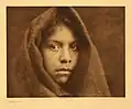 Una joven makah
