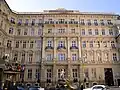 El Grandhotel Pupp sirvió de locación para el Hotel Splendide en la película.[39]​