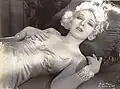 Ina Claire en la misma película.