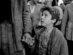 Ladrones de bicicletas (1948), de Vittorio De Sica, clasificada entre las mejores películas jamás realizadas y parte del canon del cine clásico.[52]​