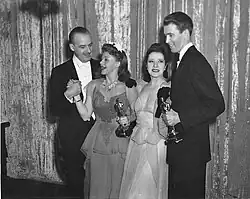Rogers junto a Alfred Lunt, Lynn Fontanne y James Stewart en la 13.ª edición de los Premios Óscar (1941)
