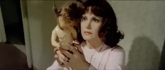 Giuliana Calandra en una escena famosa de Rojo oscuro de Dario Argento (1975)