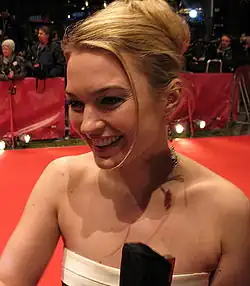 Sophia Myles (Erika)