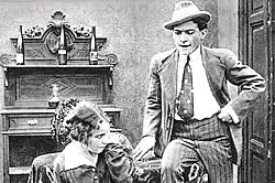 Perdidos en la oscuridad de Nino Martoglio (1914), considerado un precursor del movimiento del neorrealismo italiano de las décadas de 1940 y 1950.[38]​
