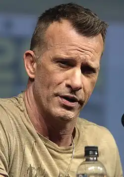 Thomas Jane interpreta al soldado Ash.